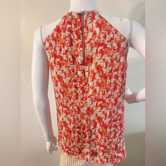 Classiques Entier Red & White Geometric Blouse |
New No Tags - Picture 4 of 8